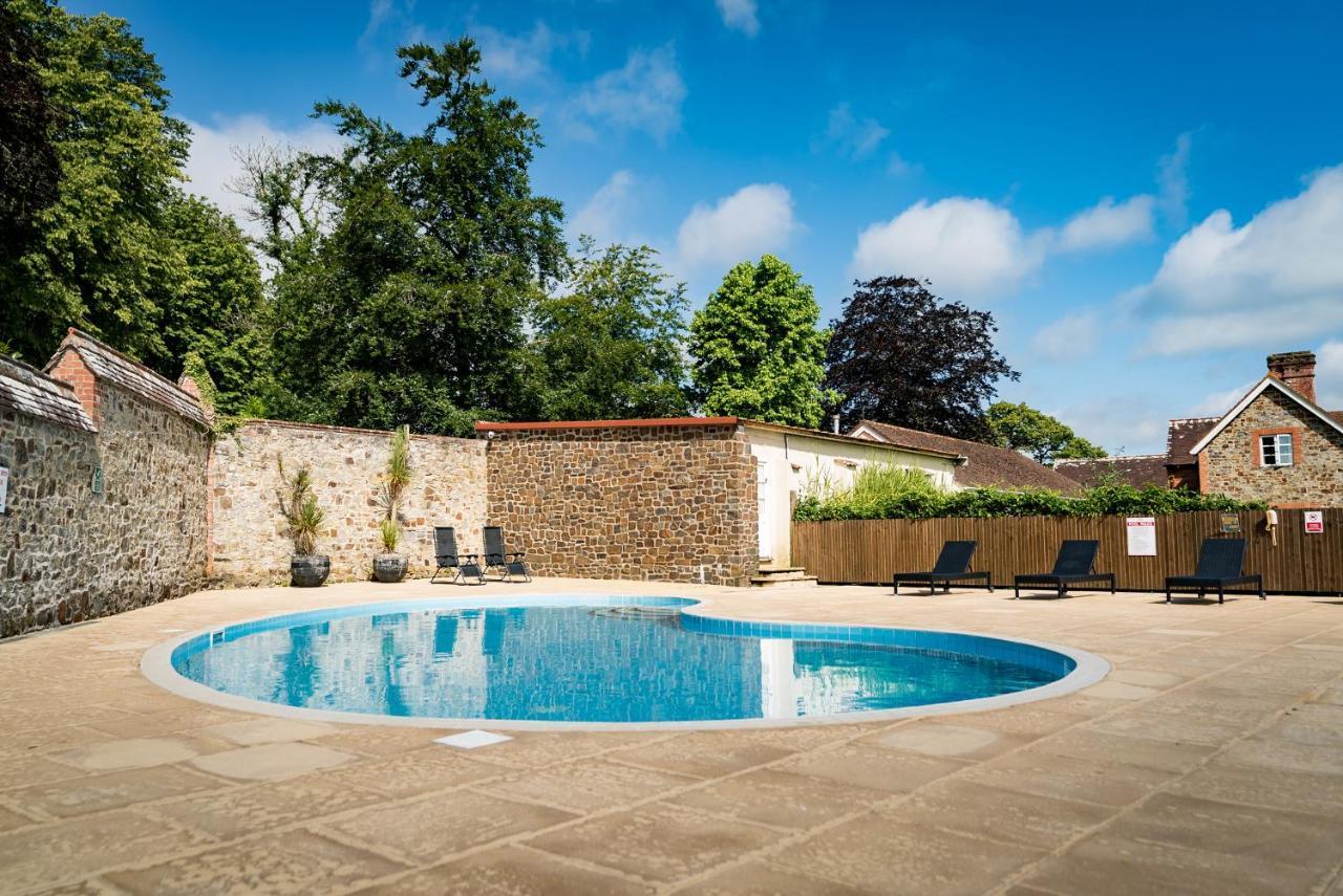 The Mole Resort - Hotel Rooms Umberleigh Exterior photo